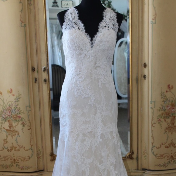 “Drilos” Pronovias Wedding Dress - Picture 3 of 11